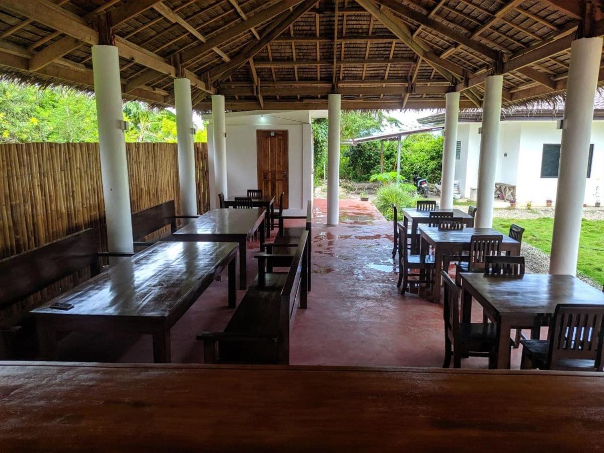 Funny Jellyfish Resort Moalboal Buitenkant foto
